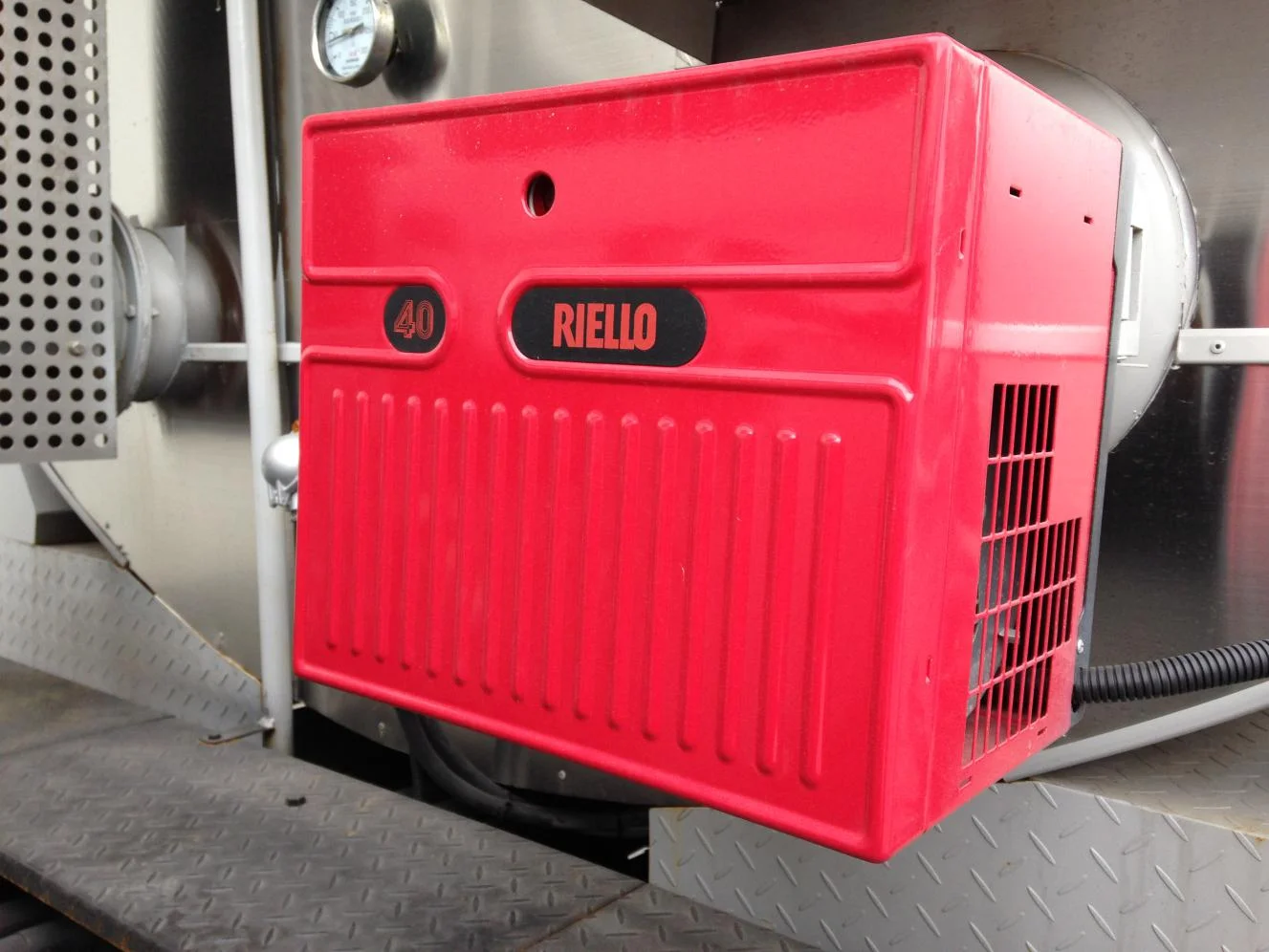 Top Brand High Quality Factory Price 2/3 Axles Liquid Heated Tank Transport Tuck Alphalt Bitumen Tanker