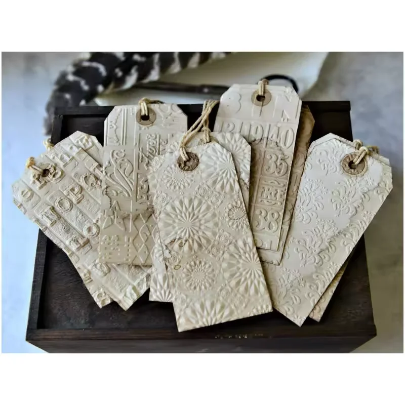 Flying Tags Aluminum Foil Clothing Labels Custom Logo White Hang Tags Gold Foil Hot Stamping Hang Tags For Jeans And Clothing