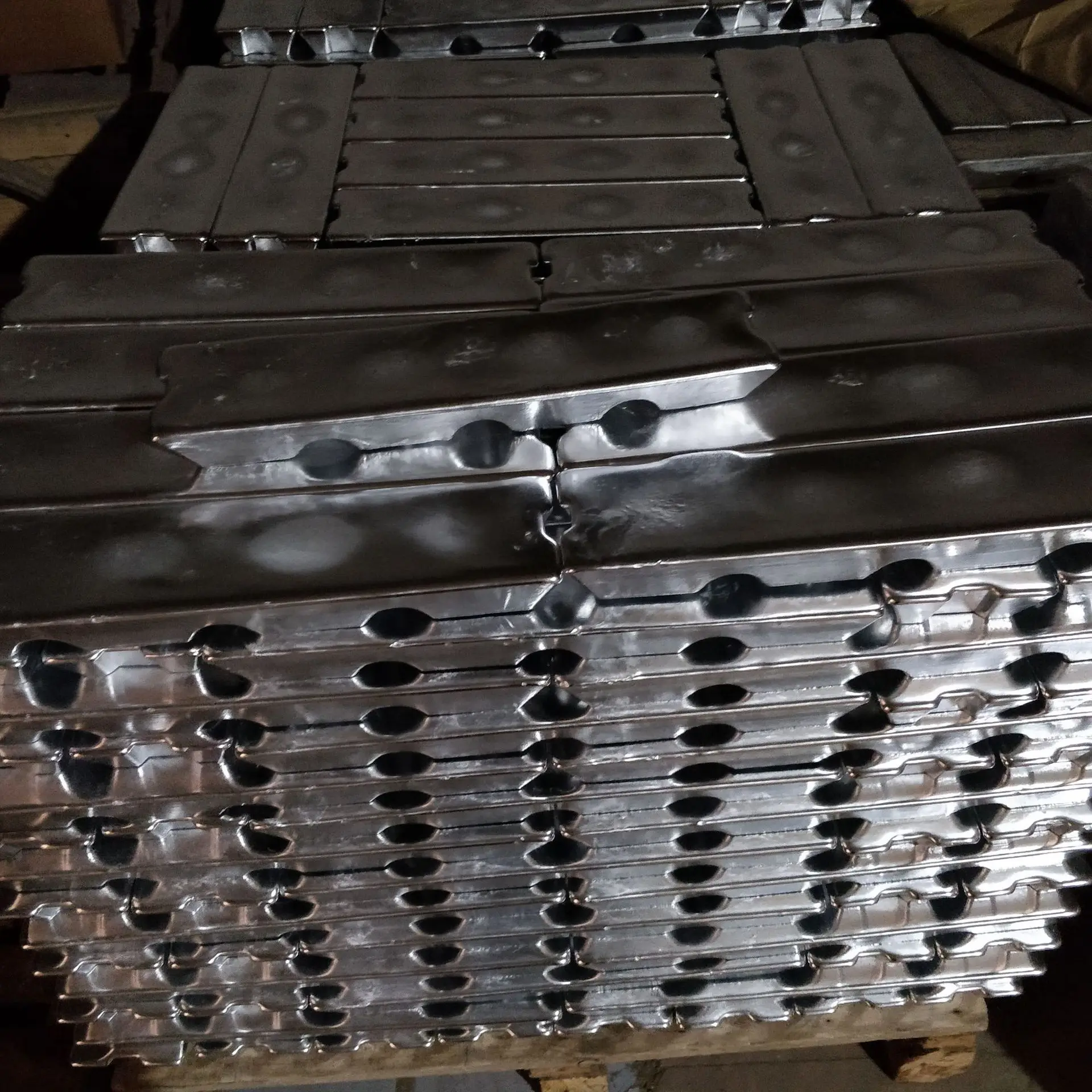 Spot Supply 99.995% High Purity Zinc Ingot 3 5 8 Zinc Alloy Ingot Zamak Alloy Ingot