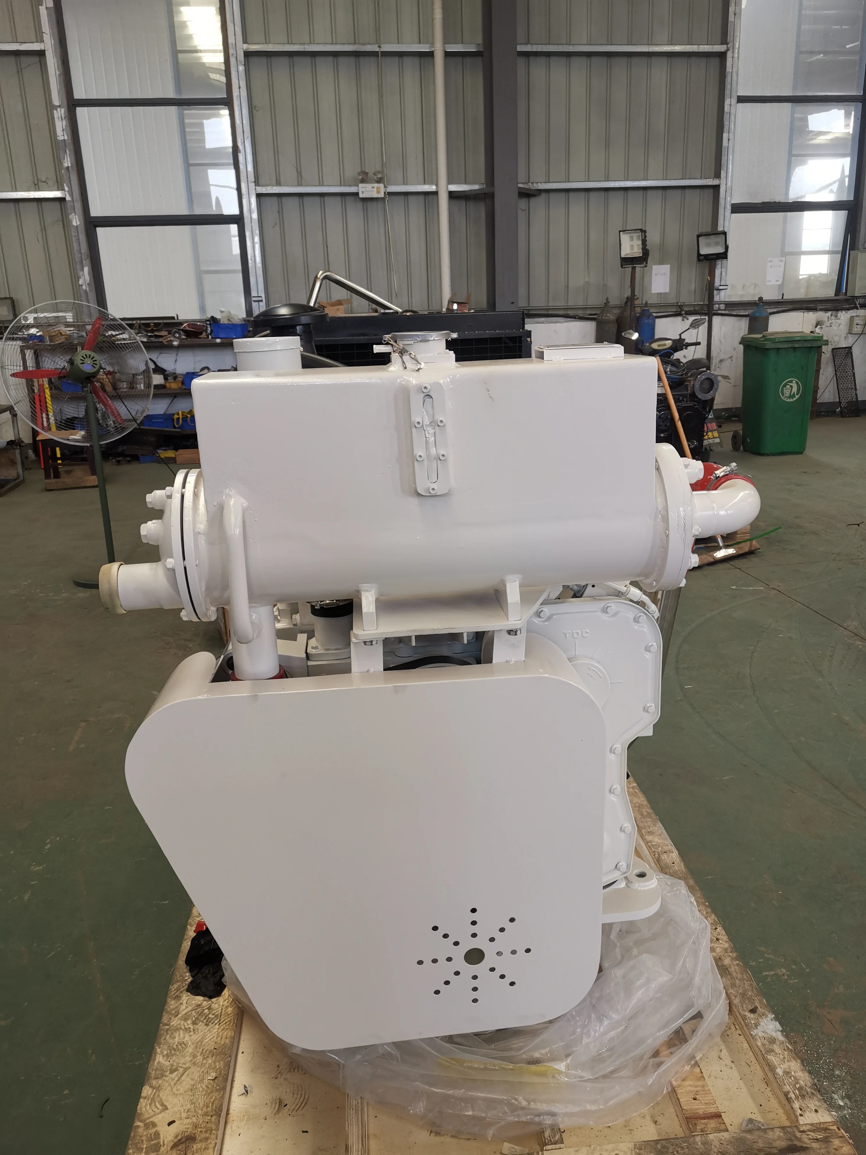 In stock and brand new 179kw 2200rpm water cooled 6 cylinders 6CTA8.3-M240 boat engine for main propulsion