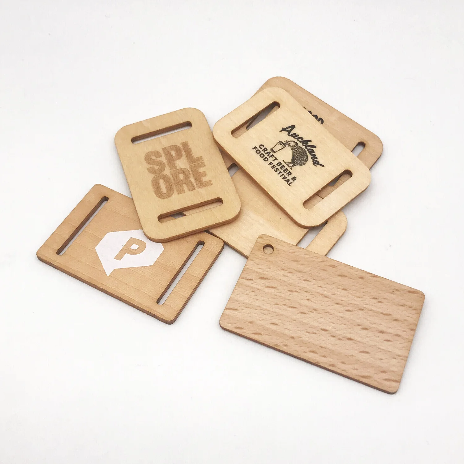 Деревянный NFC-брелок с логотипом на заказ