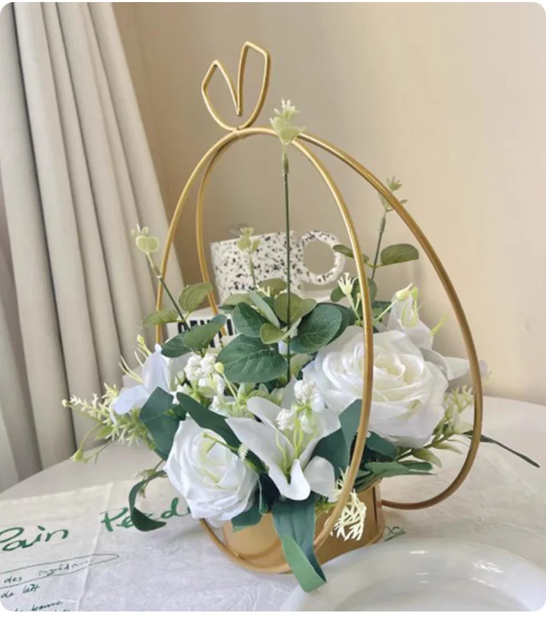 Iron Flower wedding Basket Wedding Heart Desktop Ornament Wrought Gold