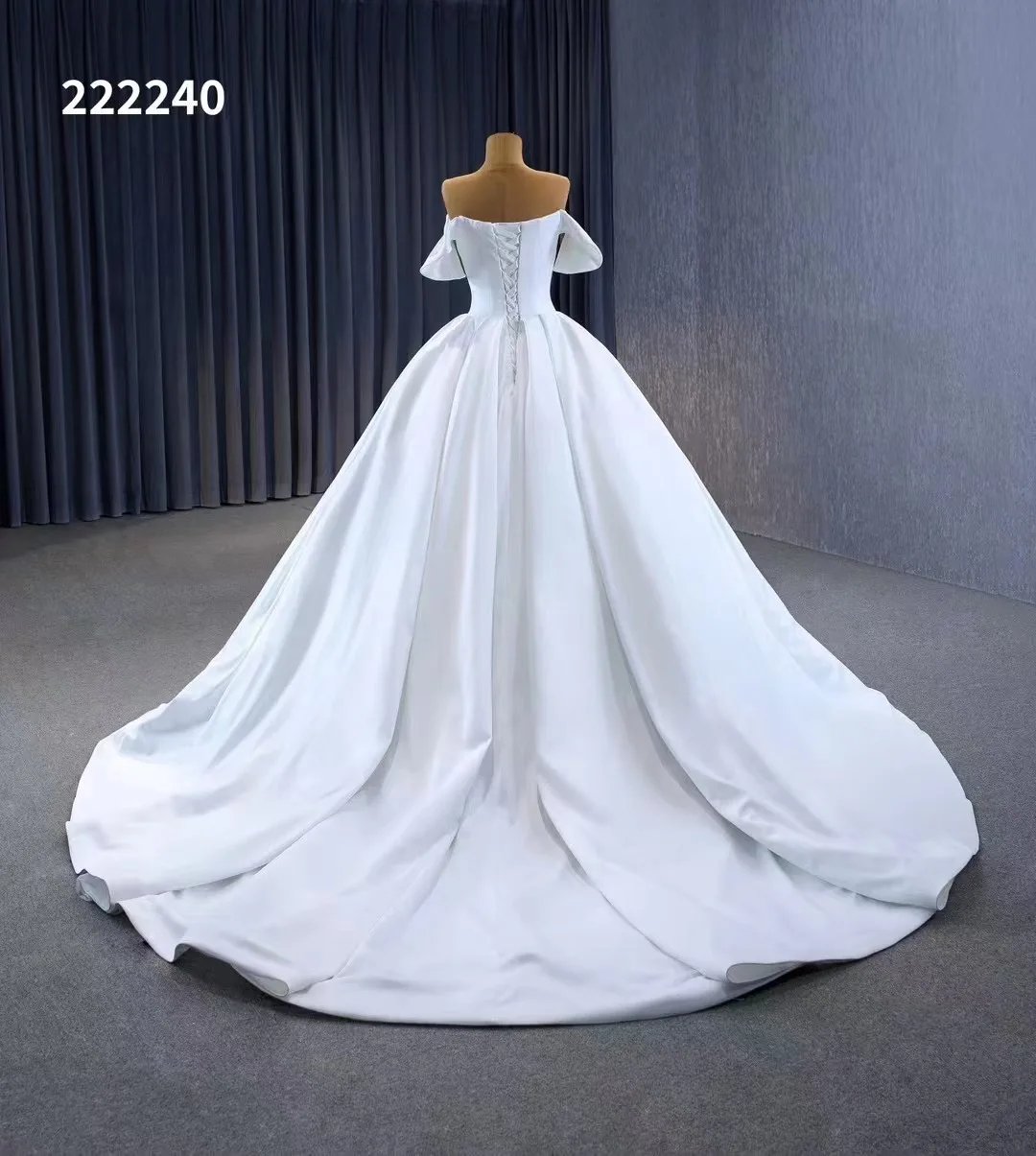 Feishiluo New Simpler Soft Satin Outdoor Bridal  Ballgown Sexy Off-Shoulder Ivory Wedding Dresses Gowns Long Train Bride Dresses