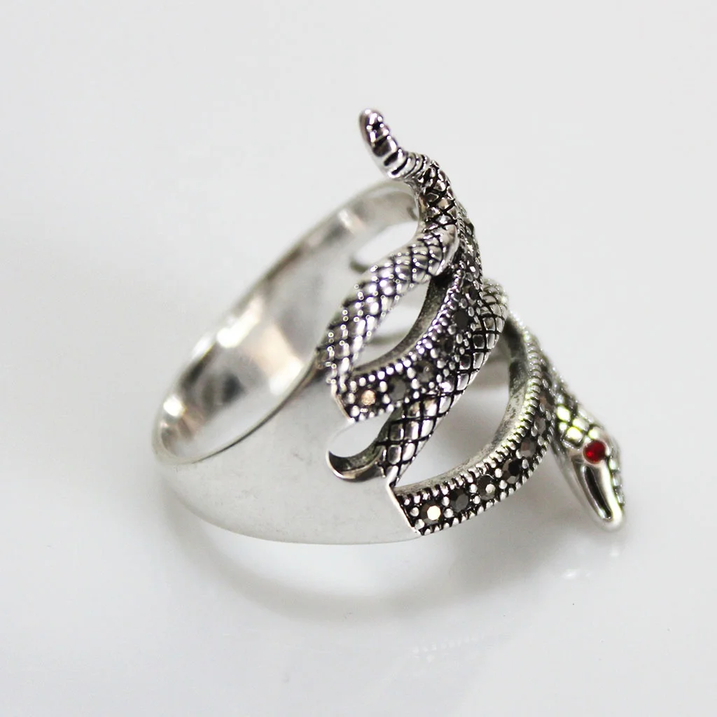 
Fashion Silver Plated copper Long Finger Rings Jewelry Snake with Black and Red diamonds 