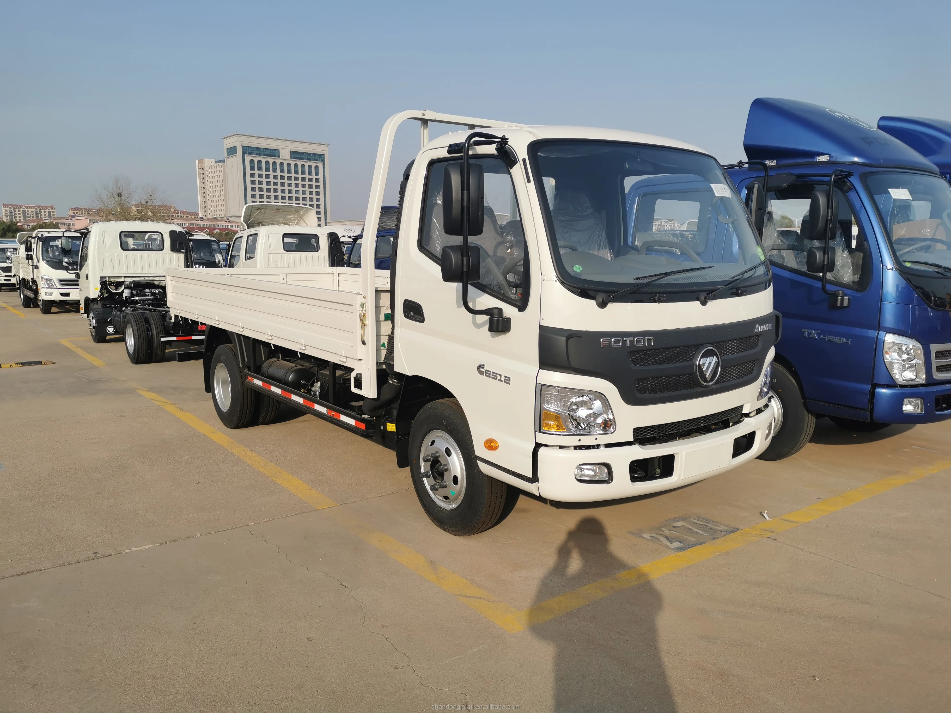 FOTON Aumark 5-6TONS  CUMMINS DIESEL LIGHT CARGO TRUCK WITH SINGLE CABIN AND 5.2M LONGER CARGO BODY