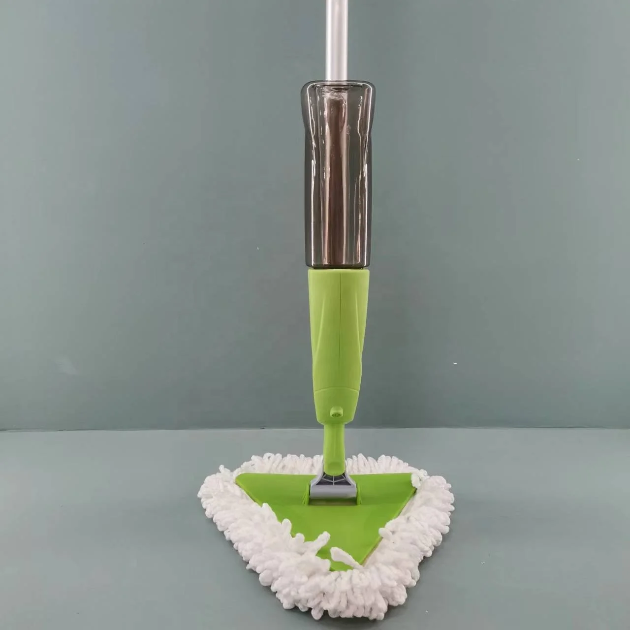 680 ML Triangle  Spray Mop Big Capacity Floor Cleaning Spray Mop
