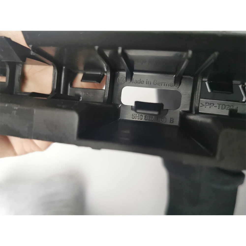 Auto Spare Parts Upgrade Body Kit FRONT LOWER STRIPE For VW GOLF 8 R-LINE