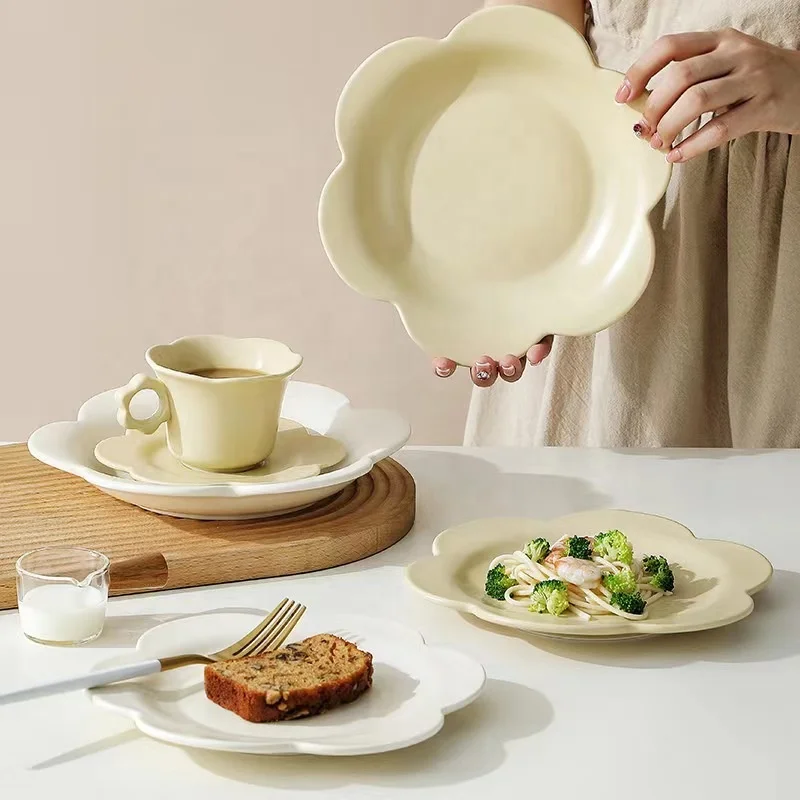 Flower shape 4 pcs porcelain party tableware