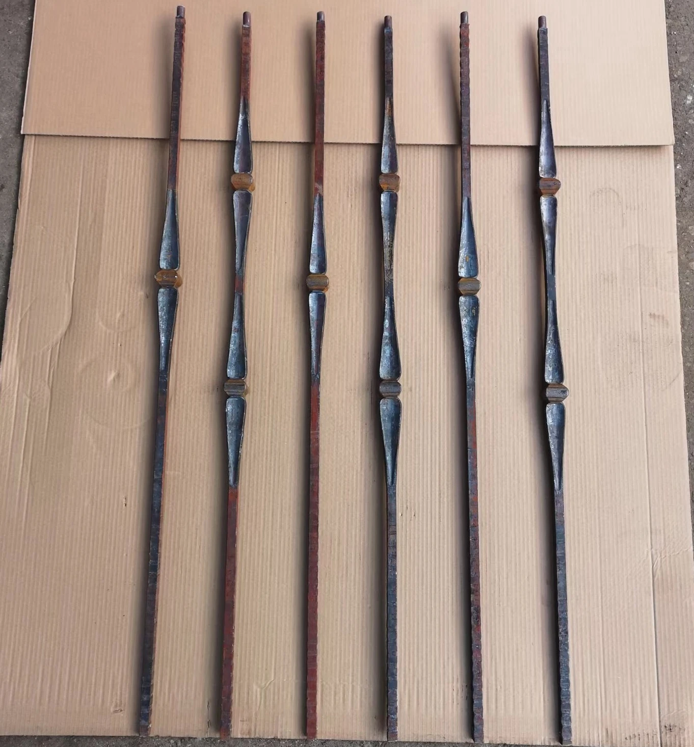 OUYA Decorative Hammered Forged Iron Stair Rail Baluster