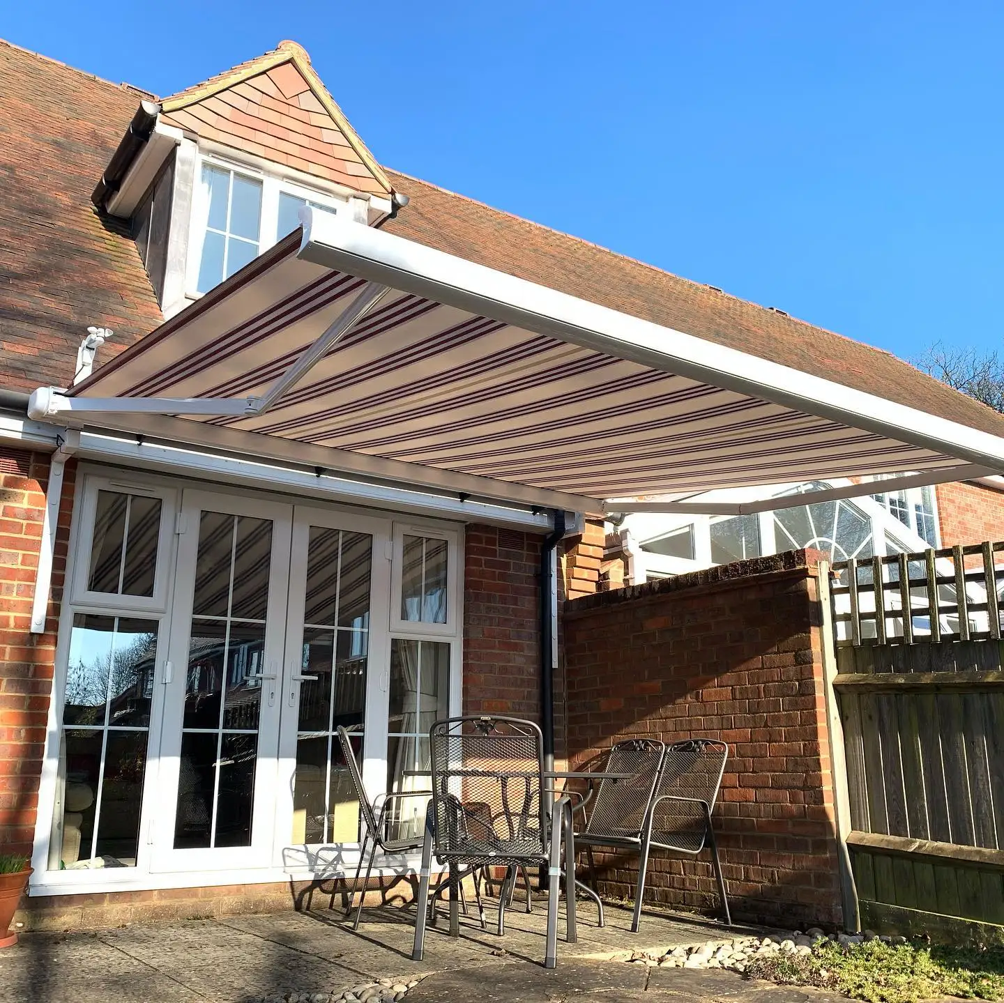 Wholesale terrace Cafe electric retractable awning hot sale Terrace defensive awning windows retractable roof awning