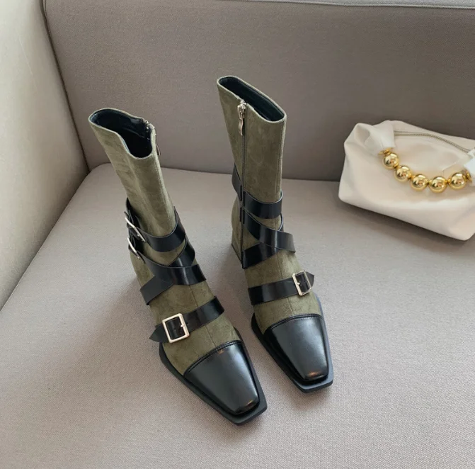 The new Fall/winter 2022 chunky heel boot girl with thigh-high belt buckle and cross-strap rider boot girl