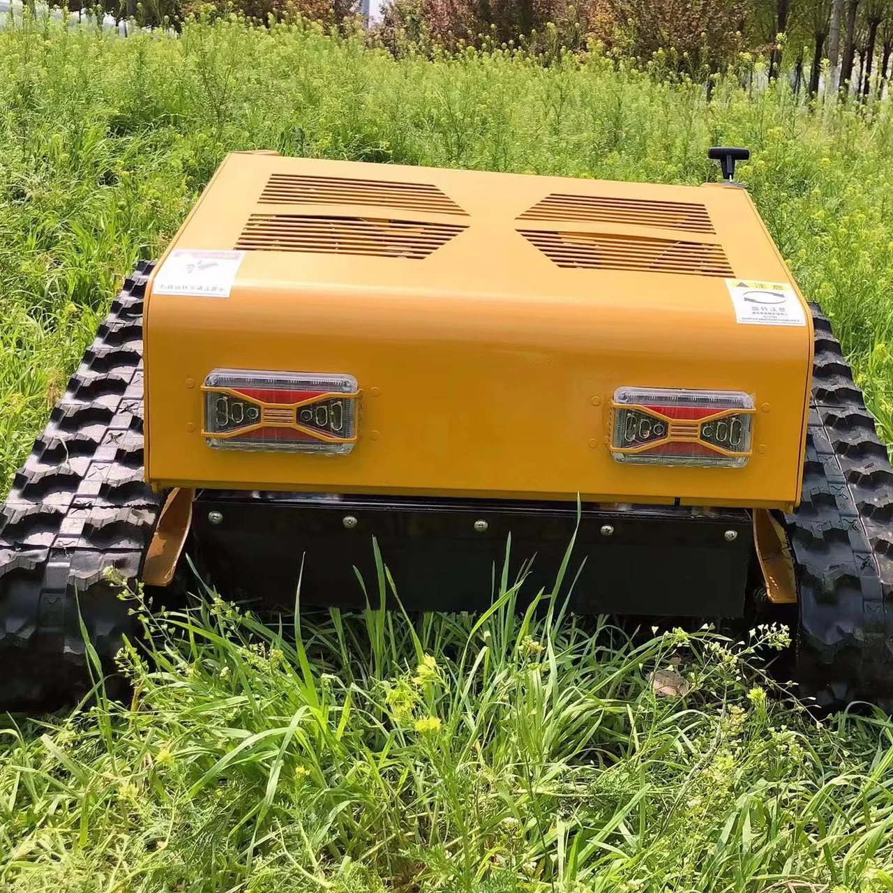 China agriculture high-quality track wireless lawn mower golf course lawn mower garden weed mower