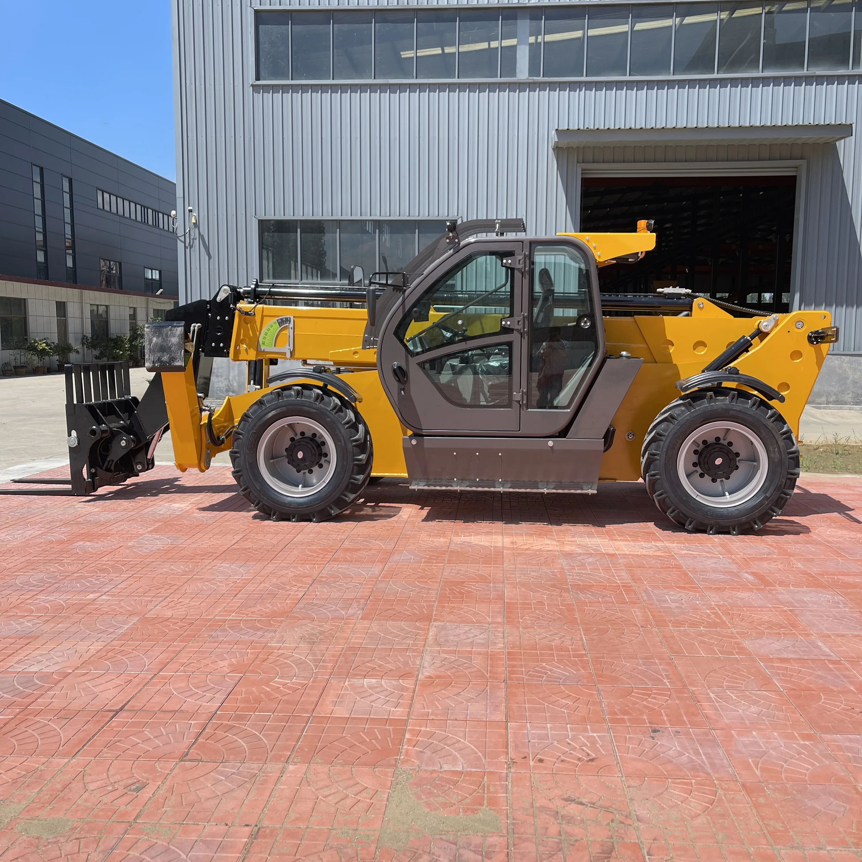 Lifting Machine 4X4 Telehandler Forklift 4ton 14 m telehander for sale with Europe 5 engine