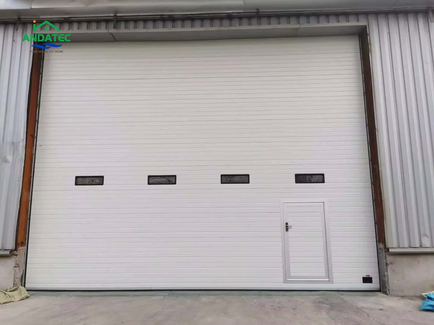 Vertical Lift Industrial Doors and Sectional Industrial Doors with PU Foam Sectional Sandwich Panels