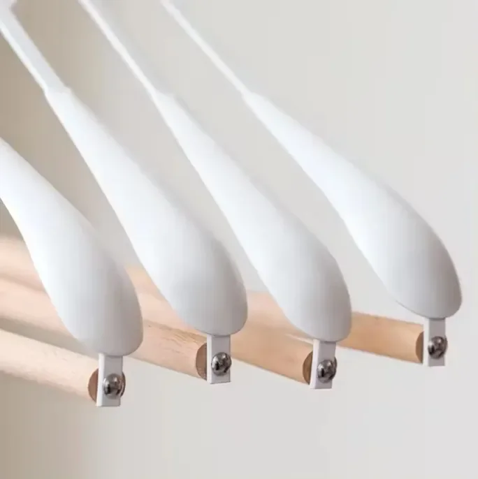 High quality custom logo wide shoulder wooden clothes suit hanger wholesale