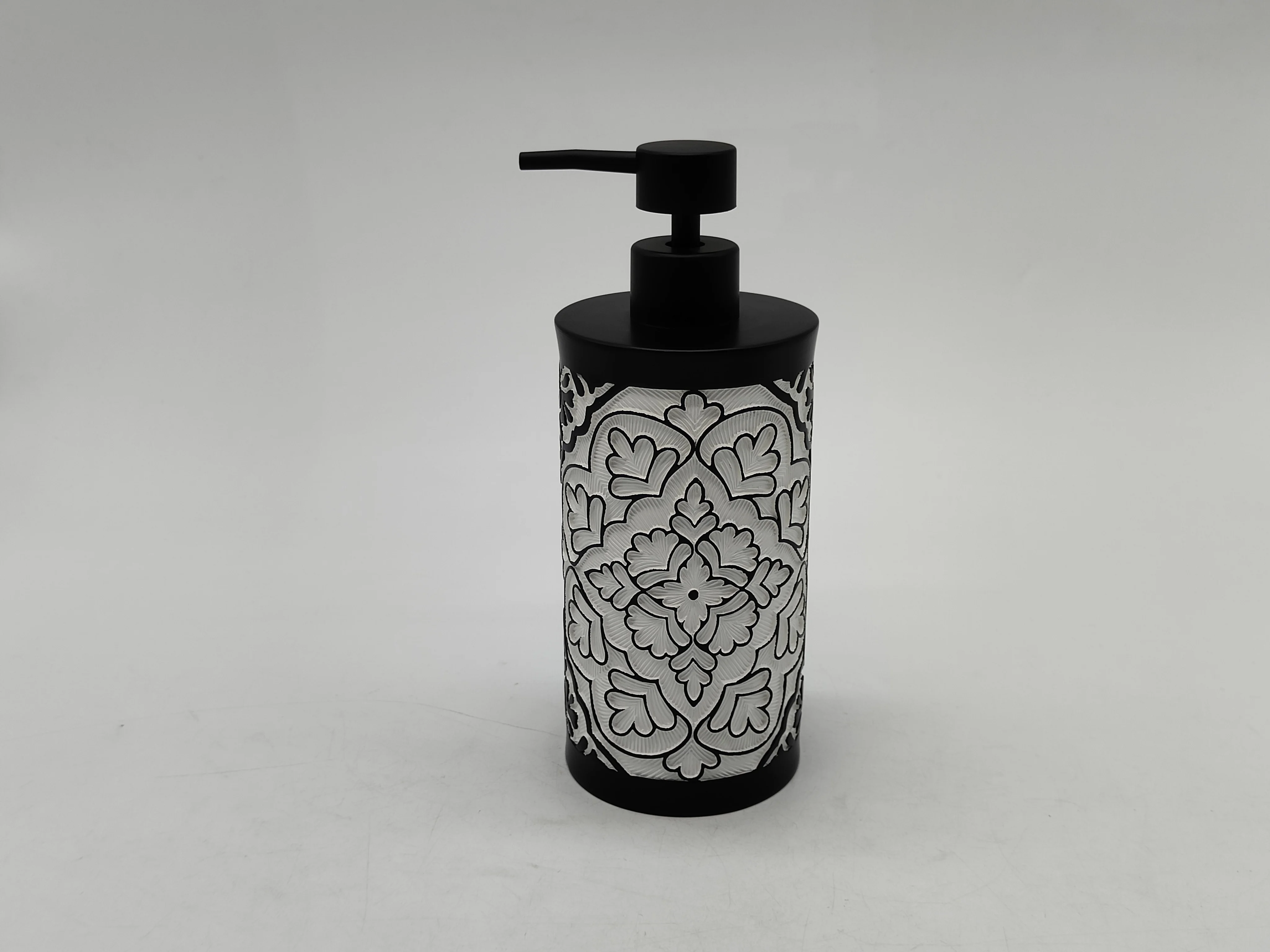 classic Engrave Effect Vintage Pattern Four Pieces toothbrush holder Full Set Bathroom Accessory Sets