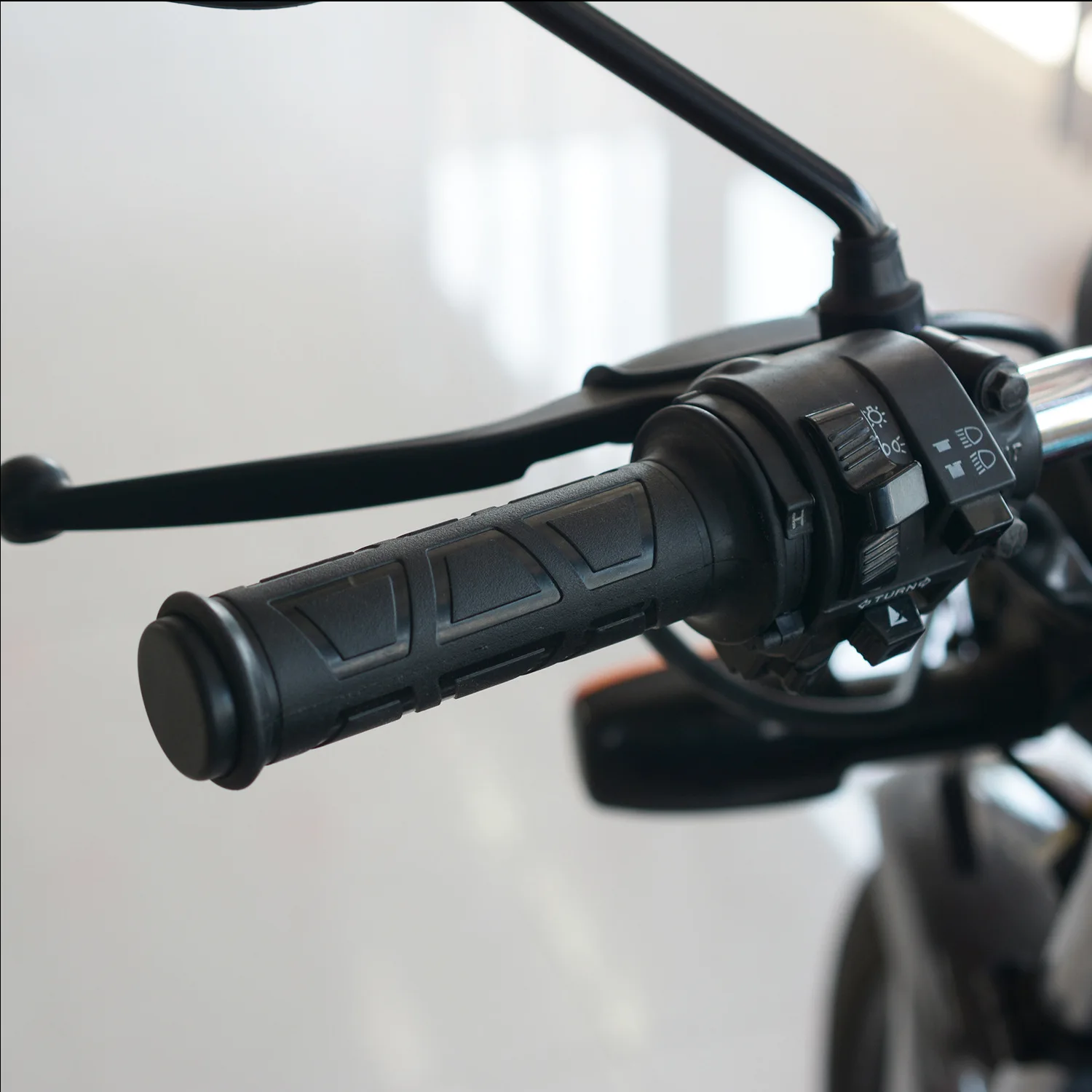 Motorcycle electric heated handlebars 12V multi-speed temperature adjustable grip heating black electric bicycle accessories