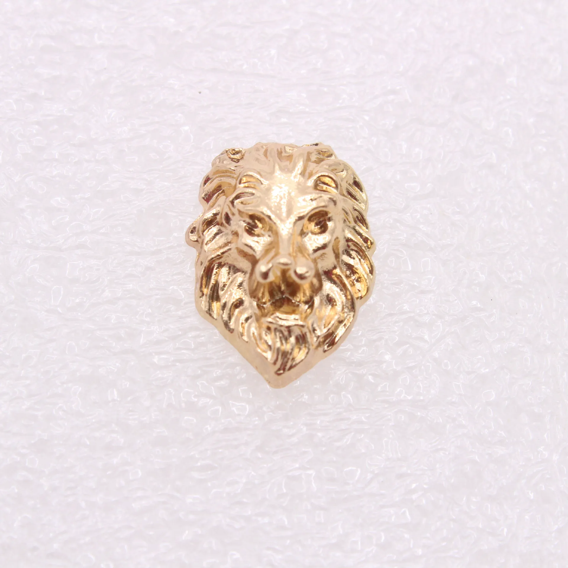 European and American  retro three-dimensional relief metal lion head men and women suit brooch