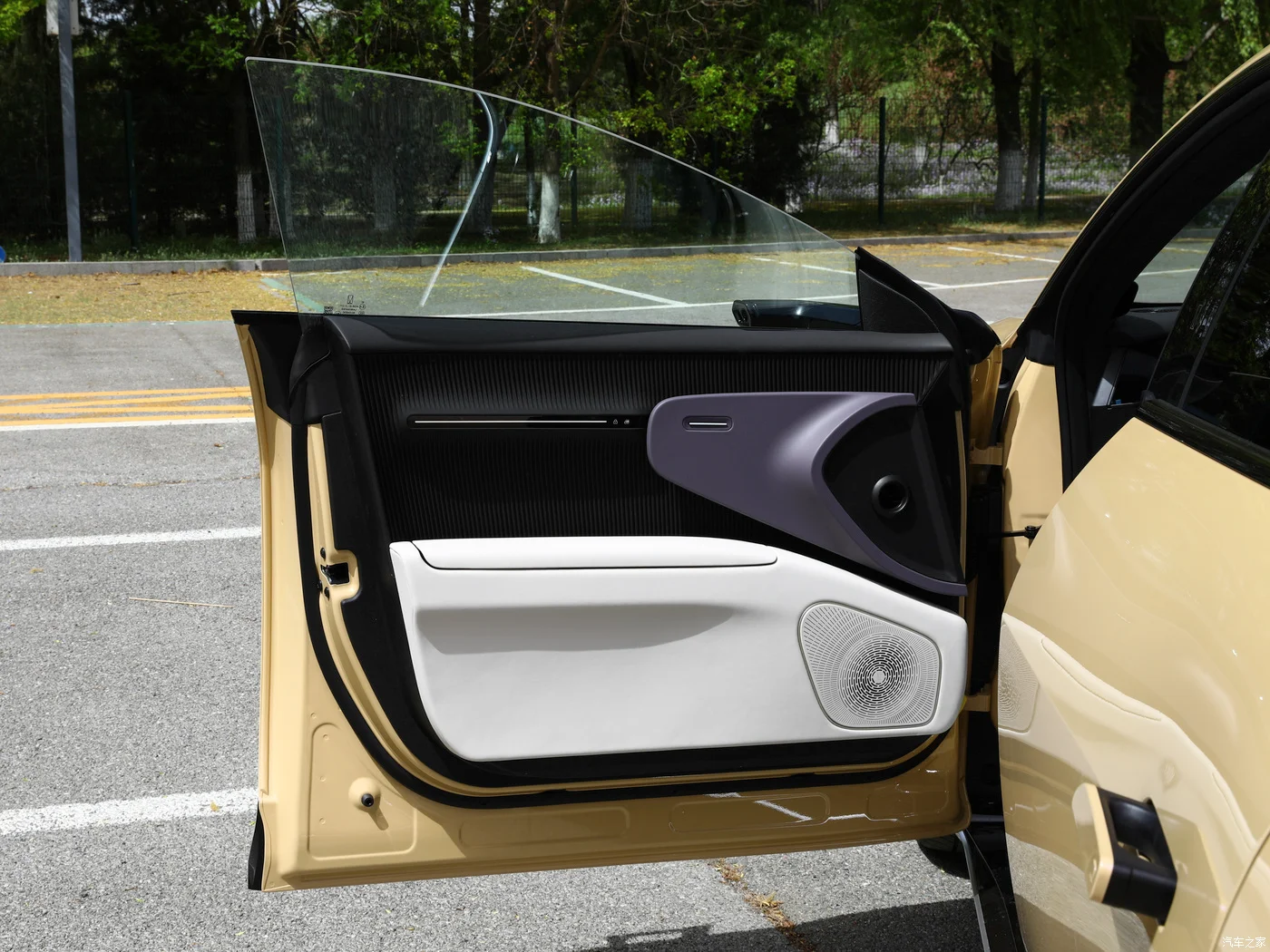 Electric Car Avatar 12 Single Dual Motor Edition 5 Seater EV Sedan Long Range Changan Avatr 12 New Energy Vehicles