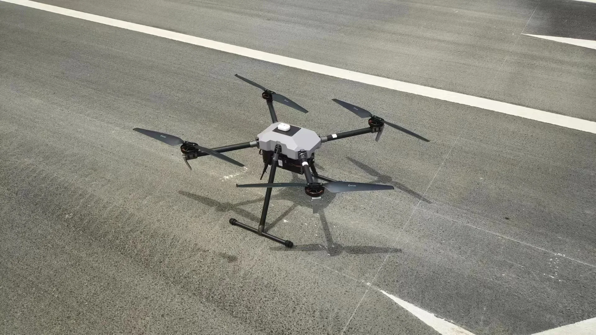 Поставка Дрон 4-х осевая UAV Электрический самолет с 10L/30L/50L с высокой пропускной способностью Профессиональный сельскохозяйственной Бла (беспилотный летательный аппарат для транспортировки Drone