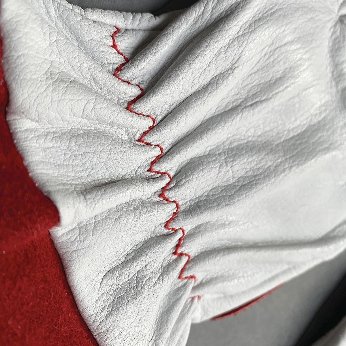 Red Cowhide Leather Gardening Glove with Adjustable Cuff Forearm Protection Glove with Puncture-resistant Palm Padding