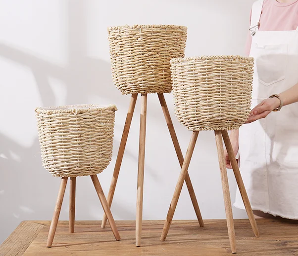 wicker plastic 2023 Hot sell handwoven corn bran plant pots indoors with wood stand wholesale