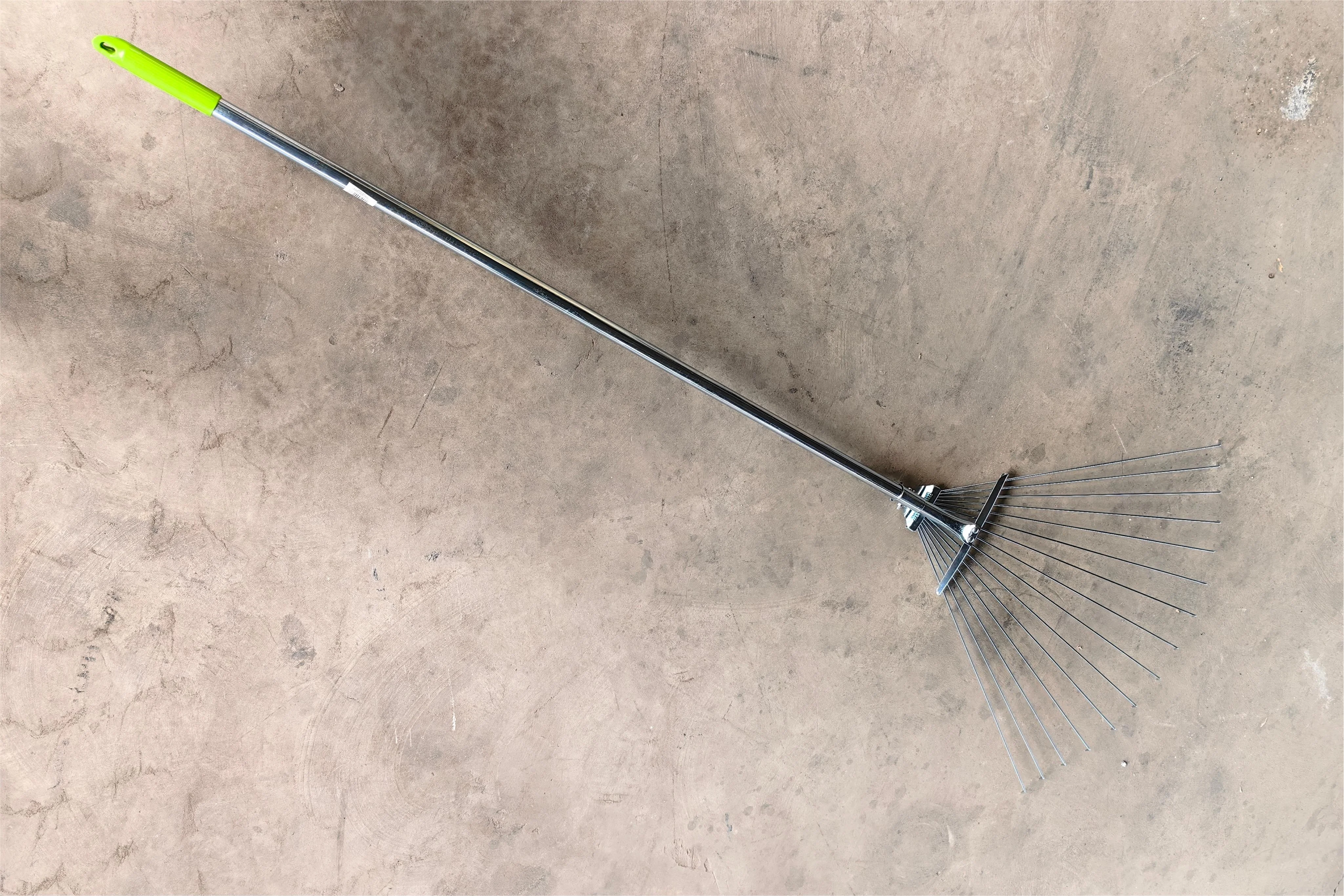 1.5m long handle Galvanized Adjustable Garden RAKE Hand Leaf Rake 15T Steel Rake