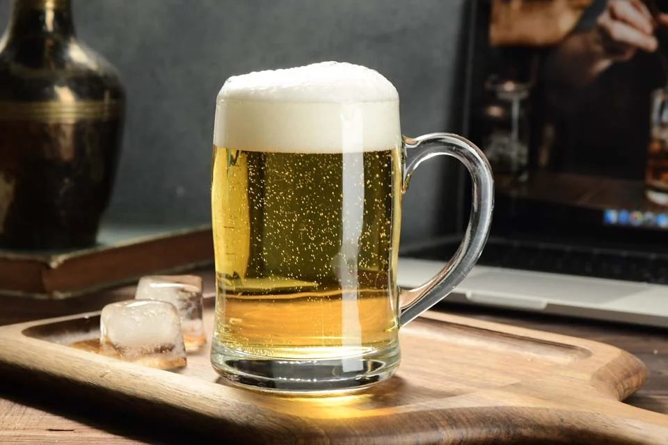 Customize Wholesale Daily Use Drinking Glassware Glass Beer  Mug Glass Coffee Mug With Handle