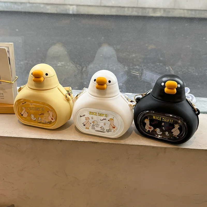 Seaygift Creative Cute duck girl gifts outdoor Children bounce lid drink juice water cup 650ml plastic water bottle with straw