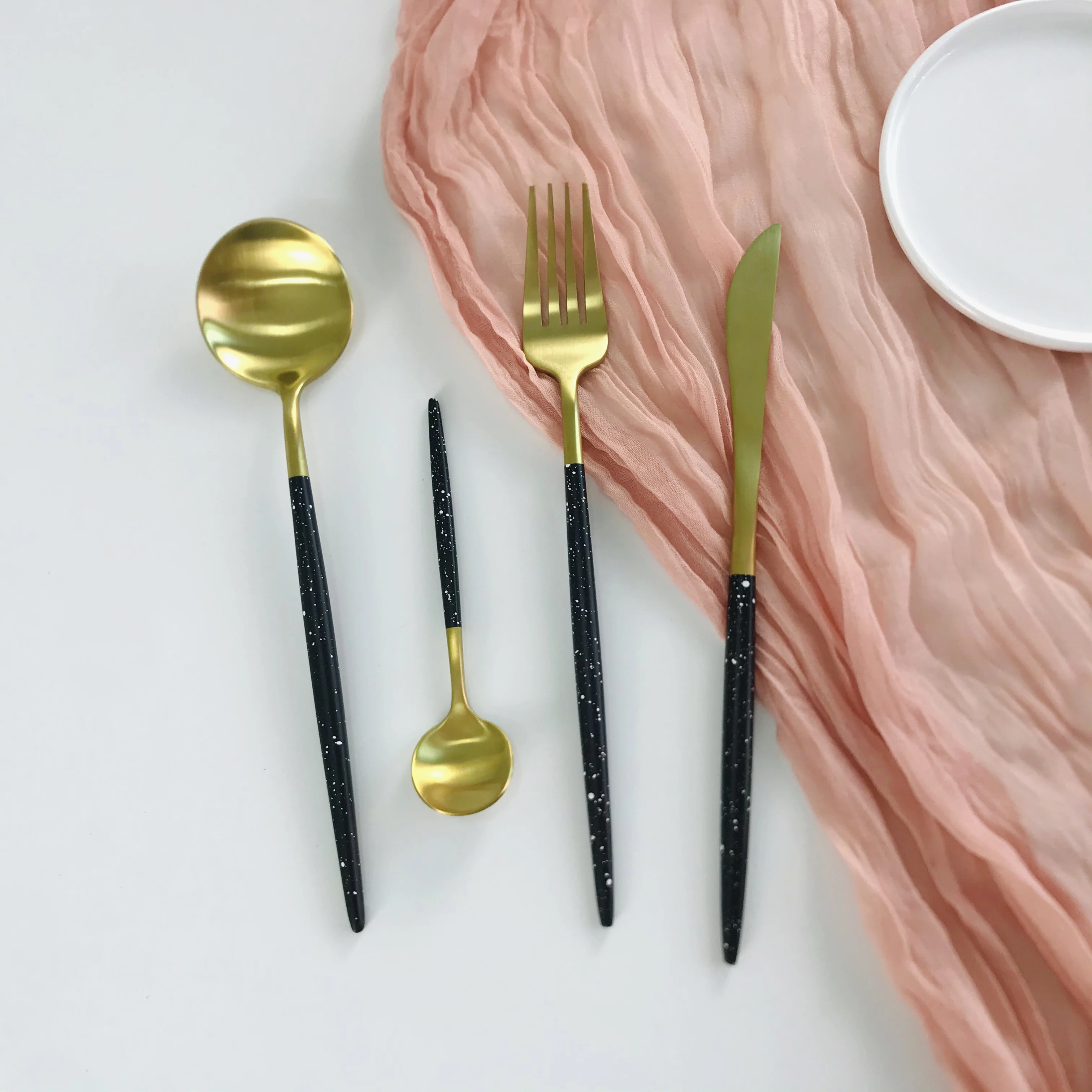 Набор португальских столовых приборов нового дизайна с красивой ручкой Роскошные позолоченные столовые приборы из нержавеющей стали подходящие для свадеб 4 шт.