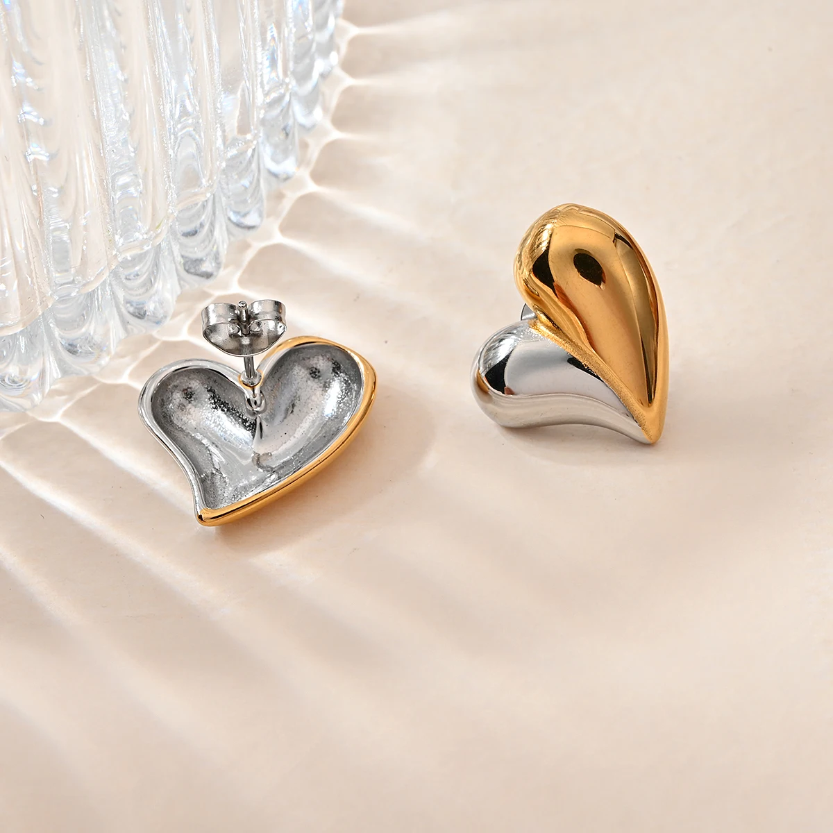 Dainty Women Fashion Jewelry 14K Gold Plated Heart Shaped Stud Earrings Non Tarnish Stainless Steel Heart Earrings Jewelry