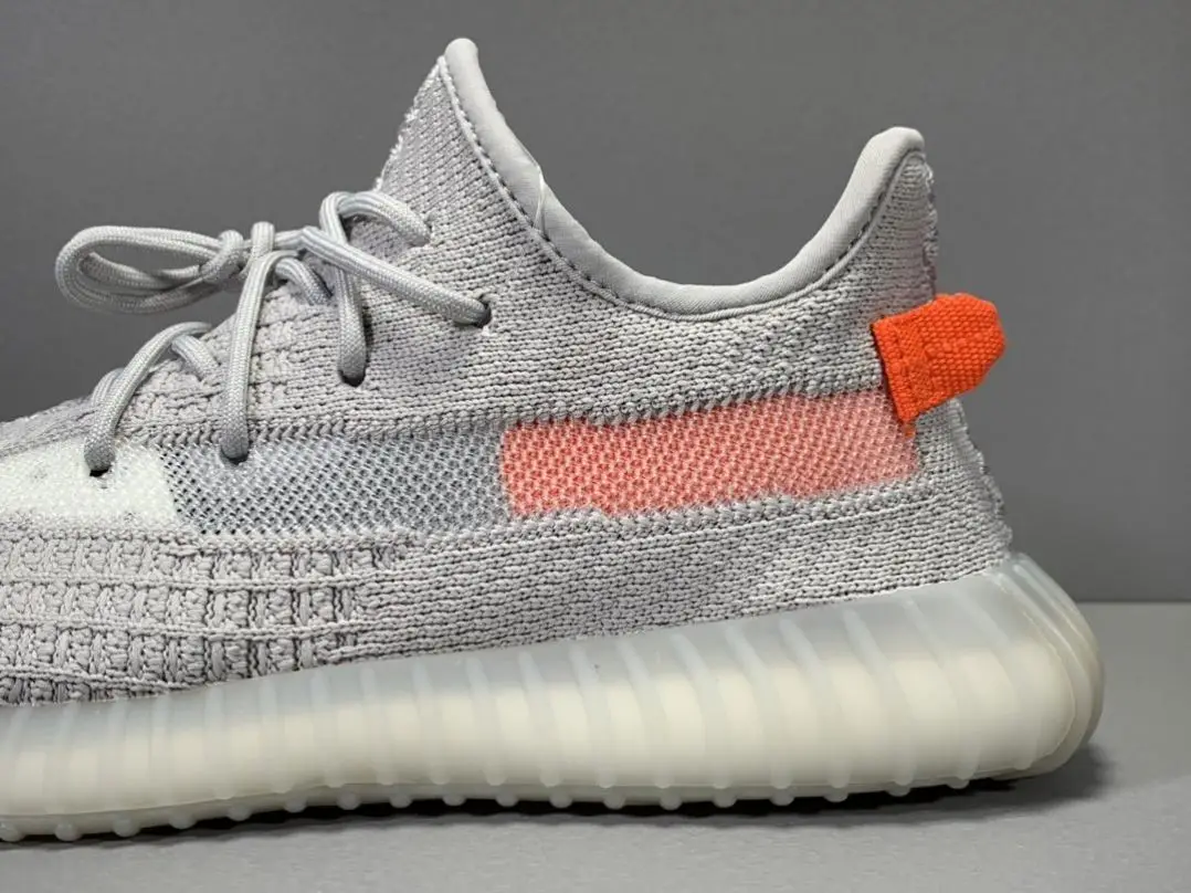 Putian Manufacturer Supply Yecheil Yecher Bone Fabric Sneakers Reflective OG Quality Yeezy 350 V2 Shoes with shoe box