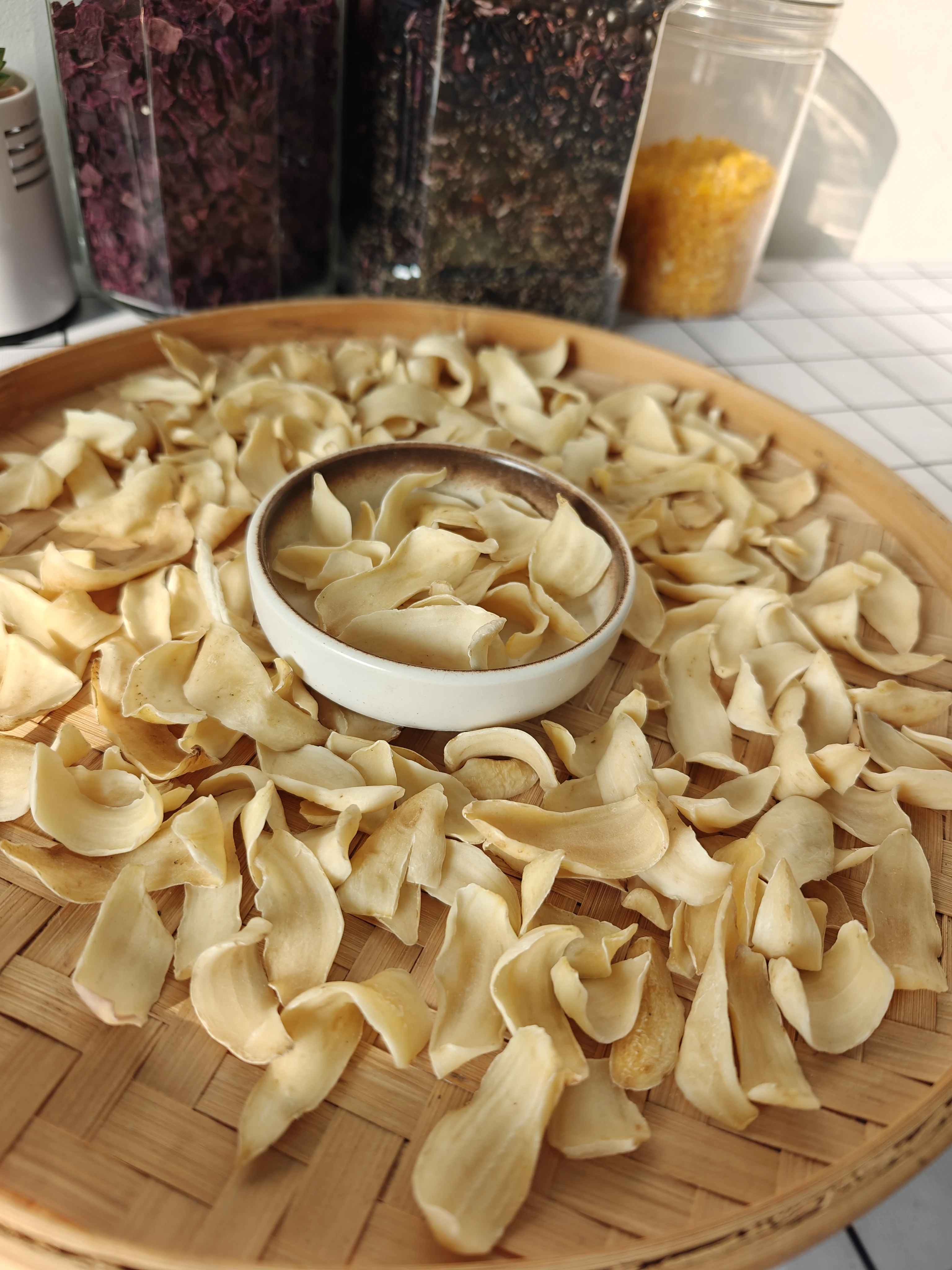 Competitive price and best quality dried lily from Vietnam suppliers for export Wholesale Natural Dried Lily