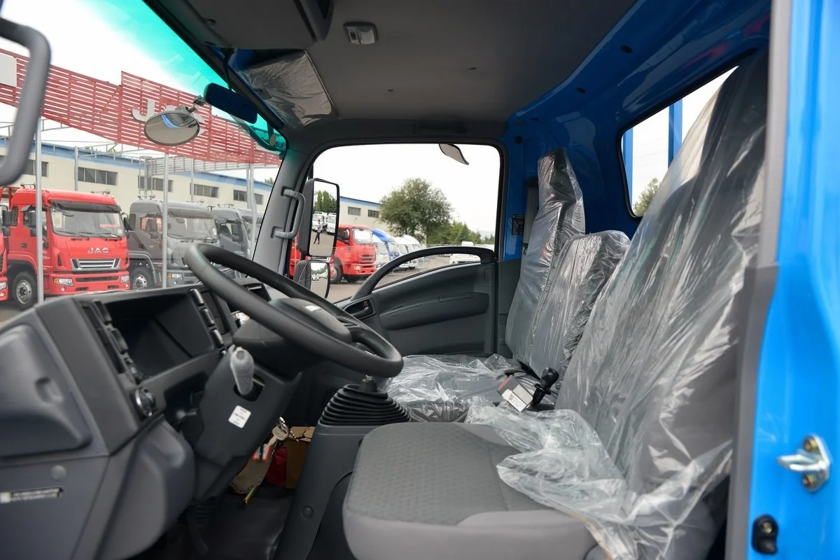 2023 Isuzu KV100 New Turbo Diesel Van RWD Manual Gearbox Euro VI Emission Standard Left Steering 4.05 meters
