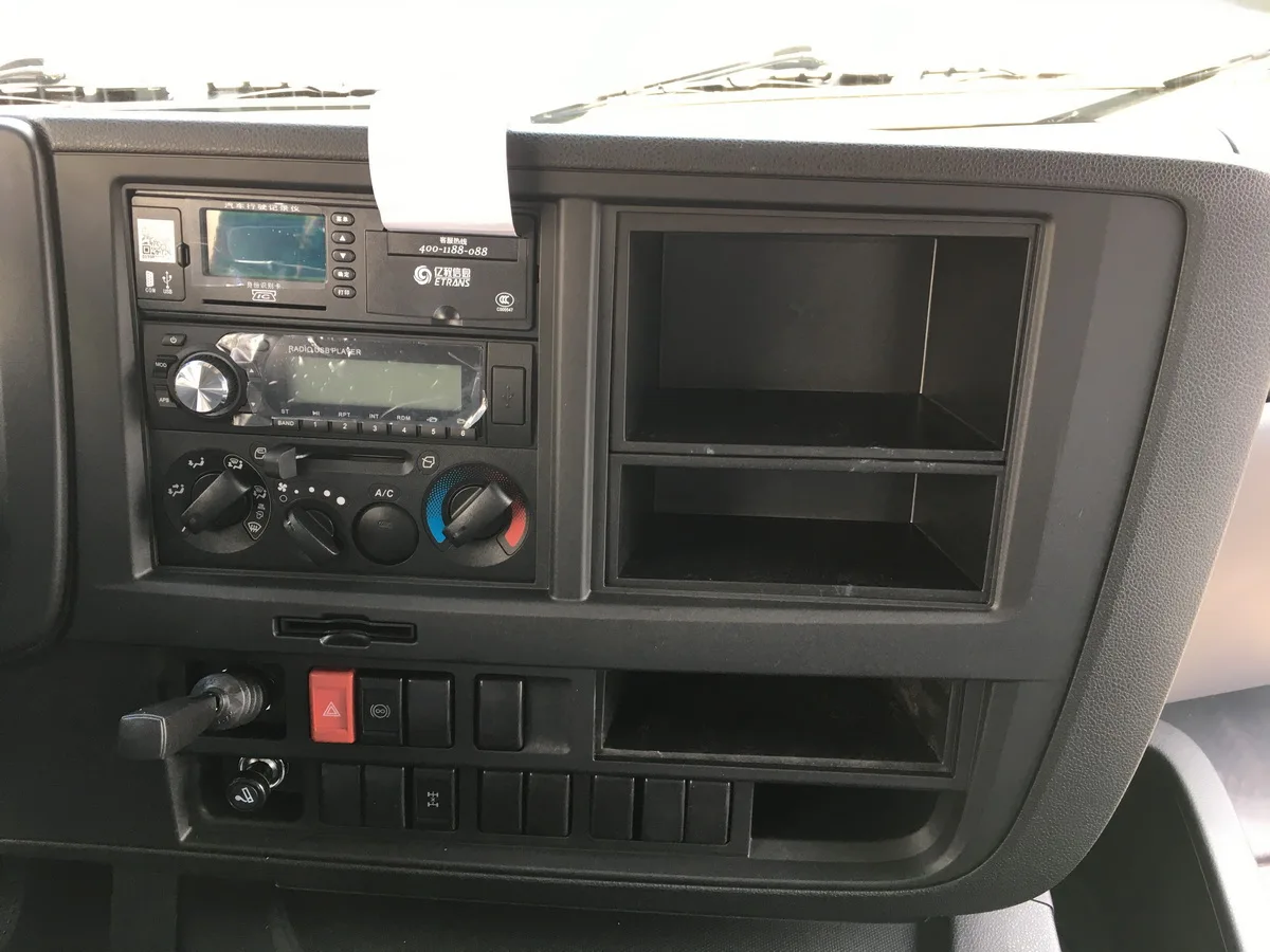 ISUZU GIGA 6x4 10 wheel heavy tractor truck chassis for sale