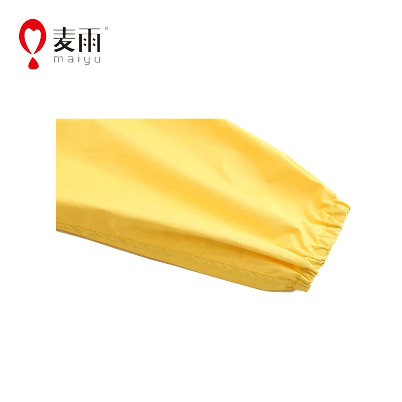 
China great quality 100% waterproof yellow raincoat hooded 