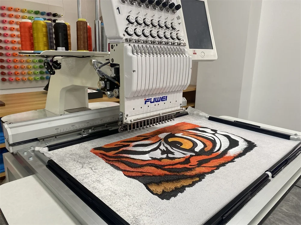 Машина для вышивки FUWEI одноголовочная промышленная компьютеризированная вышивальная машина