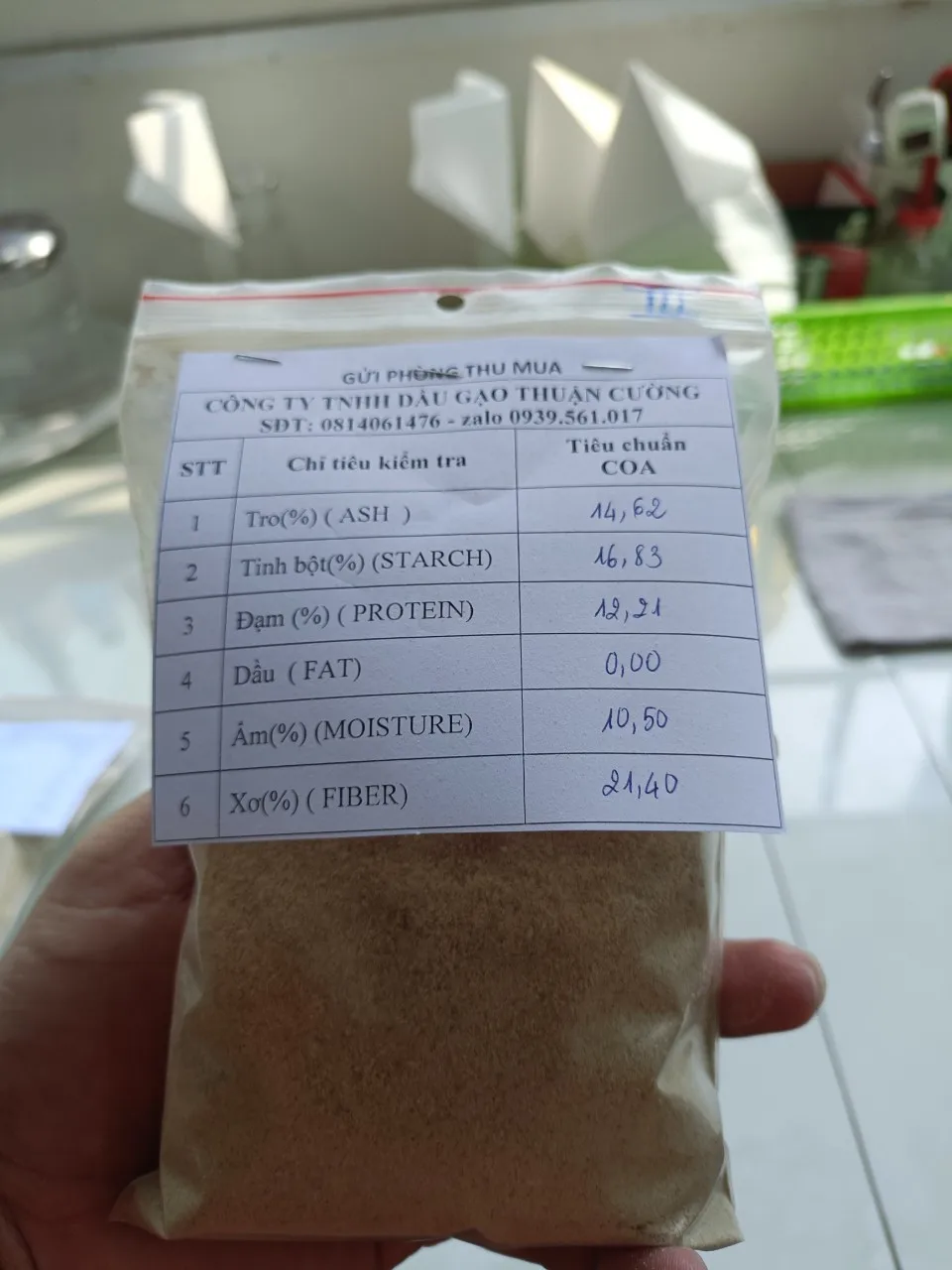 {BEST CHOICE} -рисовые отруби высокого качества и натуральные для корма животных/Лучшая цена во Вьетнаме экспорта-Ms.HELEN