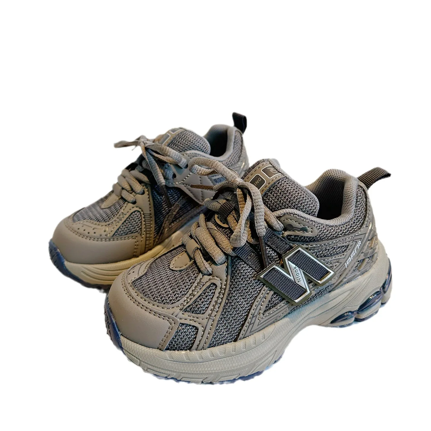 Детские кроссовки для мальчиков и девочек, дышащие сетчатые кроссовки, летние спортивные Нескользящие баскетбольные кроссовки на шнуровке