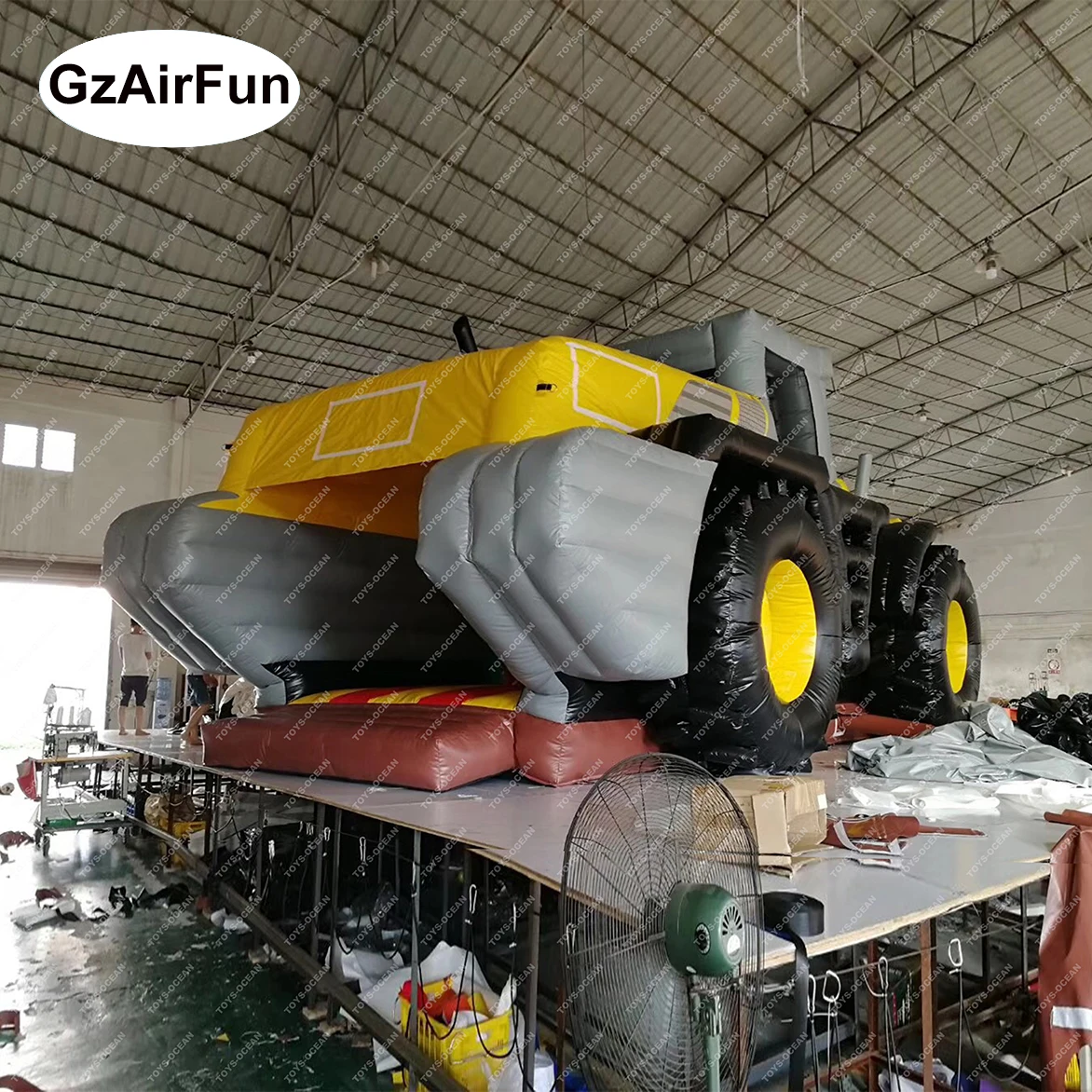 New design large inflatable digger engineer truck excavator slide bouncer castle