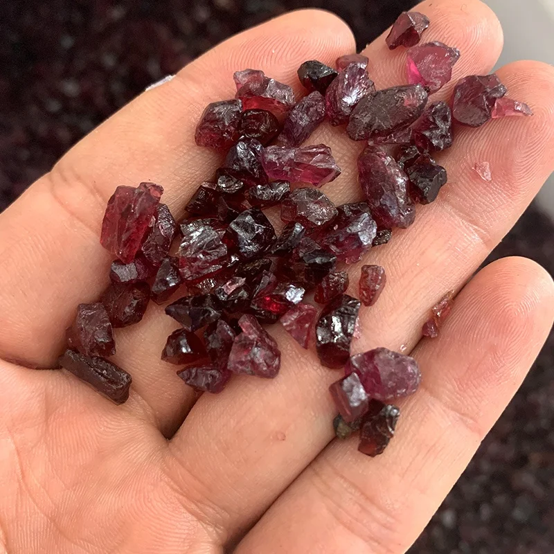 Wholesale Natural crystal rough garnet stone gravels chips garnet tumble stones for wholesale