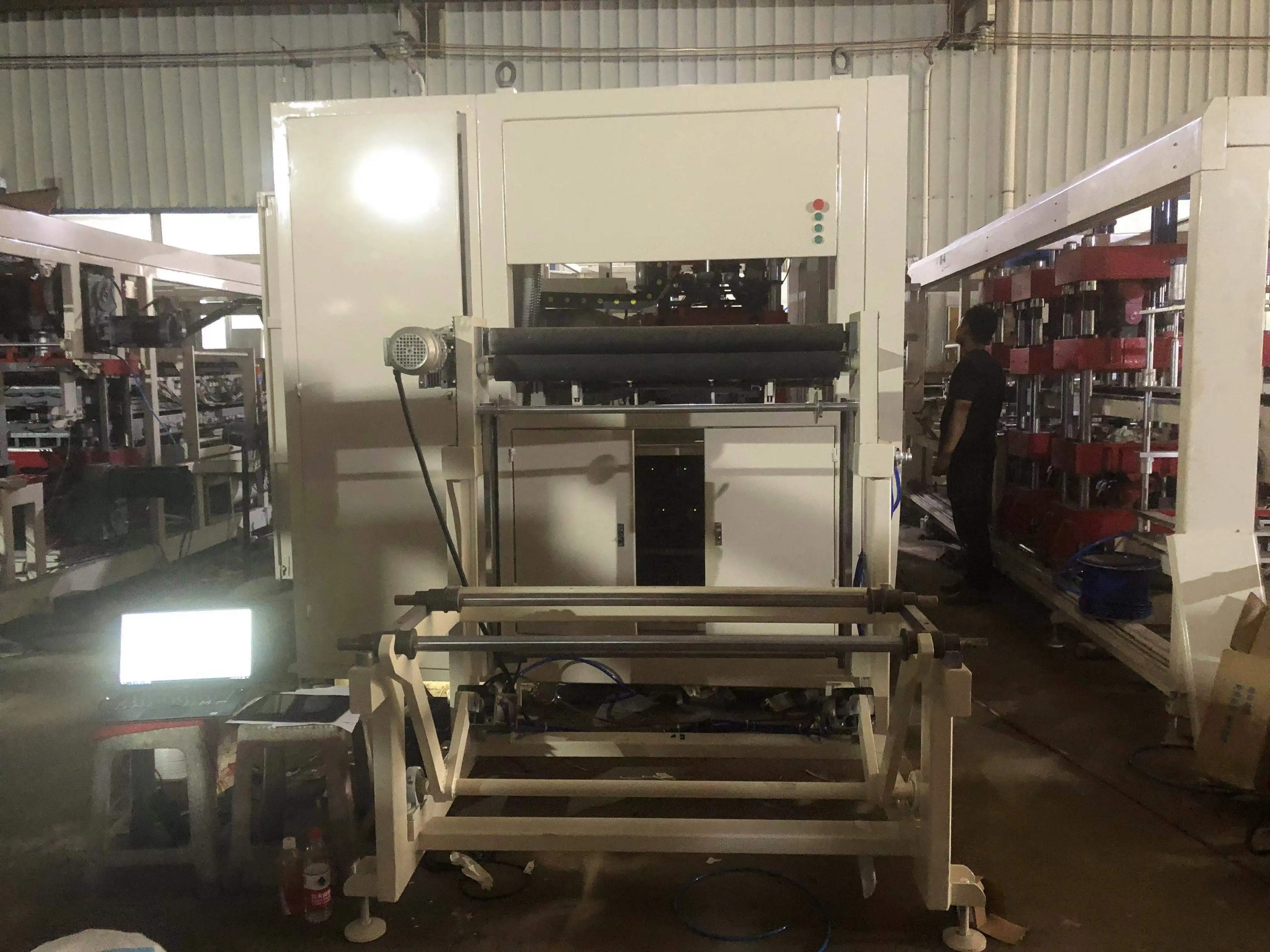 Automatic PS Food Container Dish Foam Production Line Thermoforming Machine (SGW-680/550)