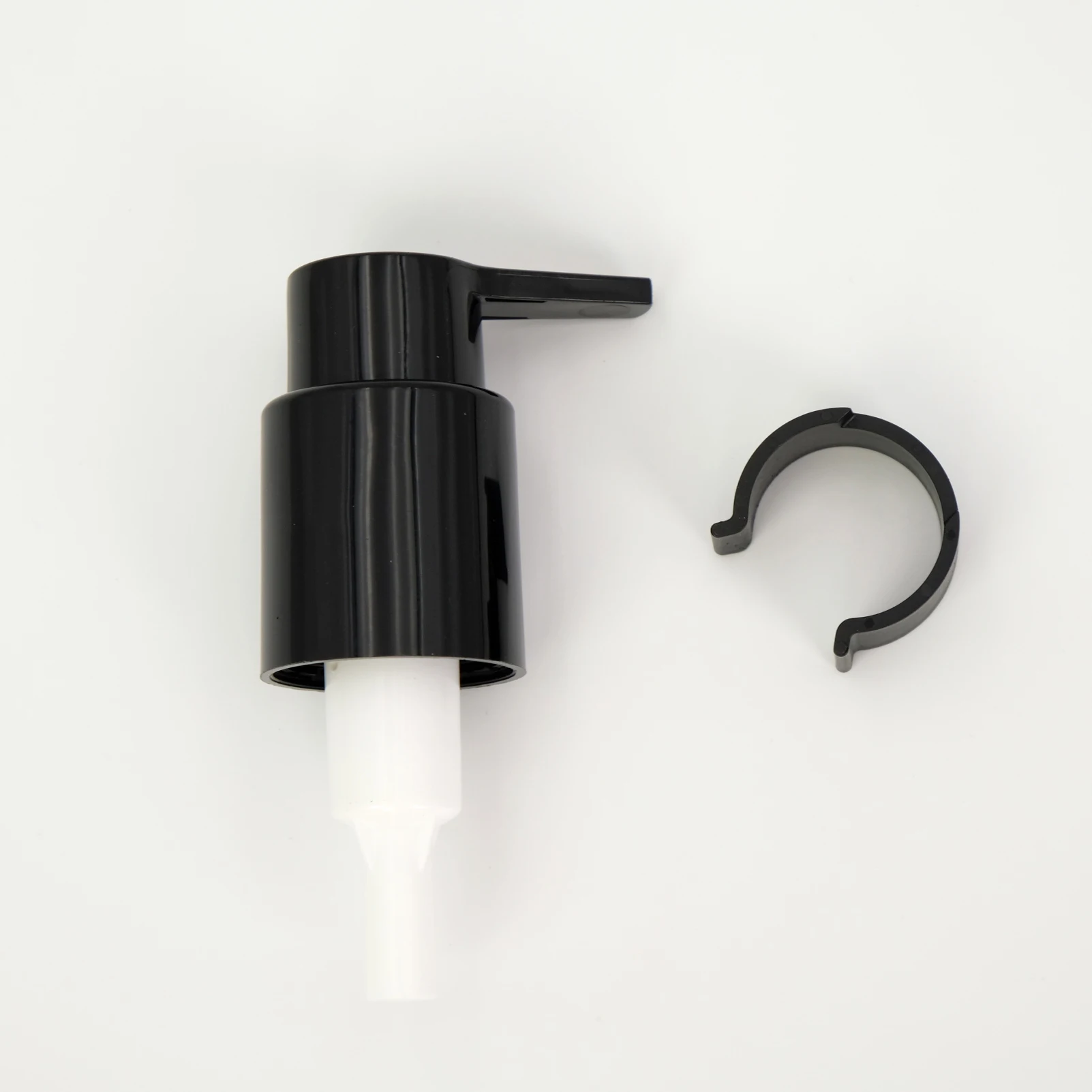 24/410 Long Nozzle Left Right Lock Plastic Serum Dispenser Pump with Clip for Cream Lotion Pump