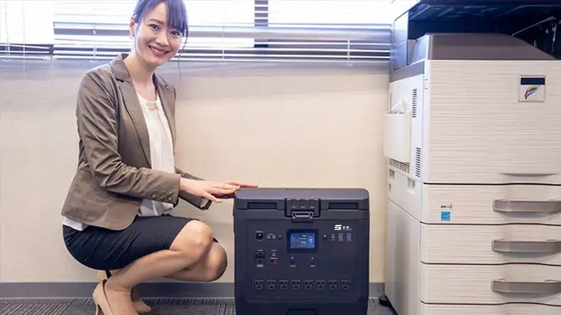 Fast charging Portable solar generator 2000W for outdoor and emergency