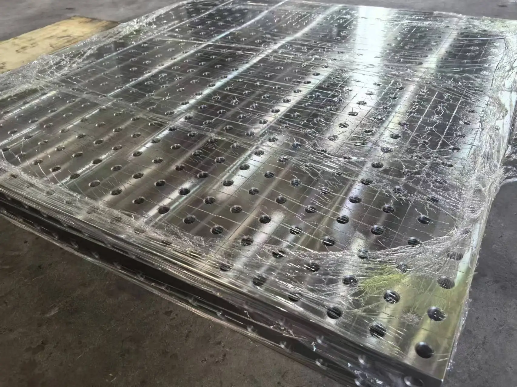 The Welding Station Can Be Used for Aerospace Precision Production of Porous Belt Accessories