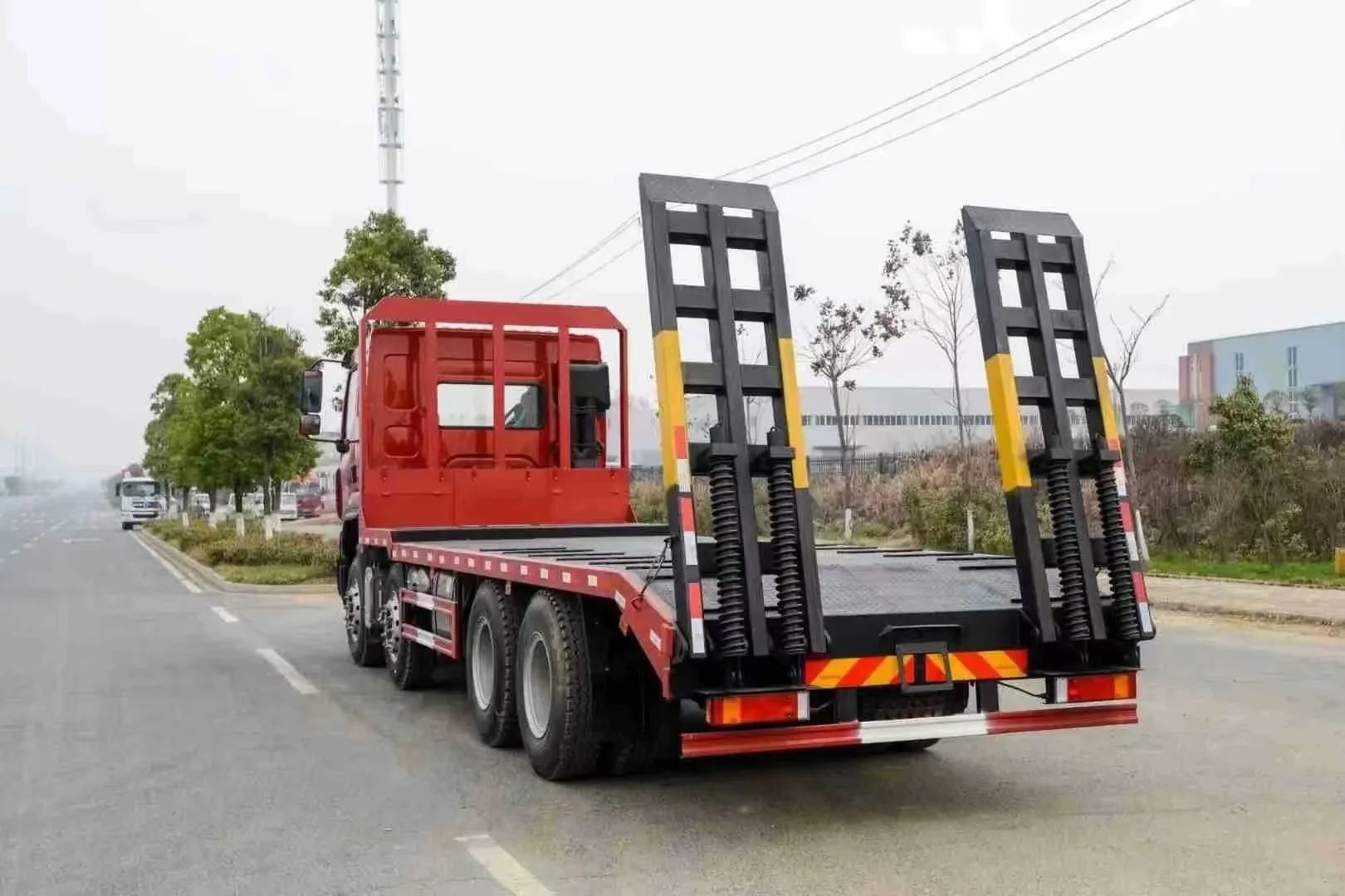 Good quality Dongfeng flatbed transport truck for 15 ton excavator flatcar flat truck platform lorry excavator flatbed trailer