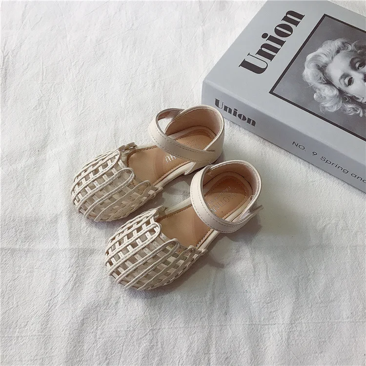 Детские пляжные сандалии на плоской подошве, летняя модная обувь для девочек, новый дизайн 2021