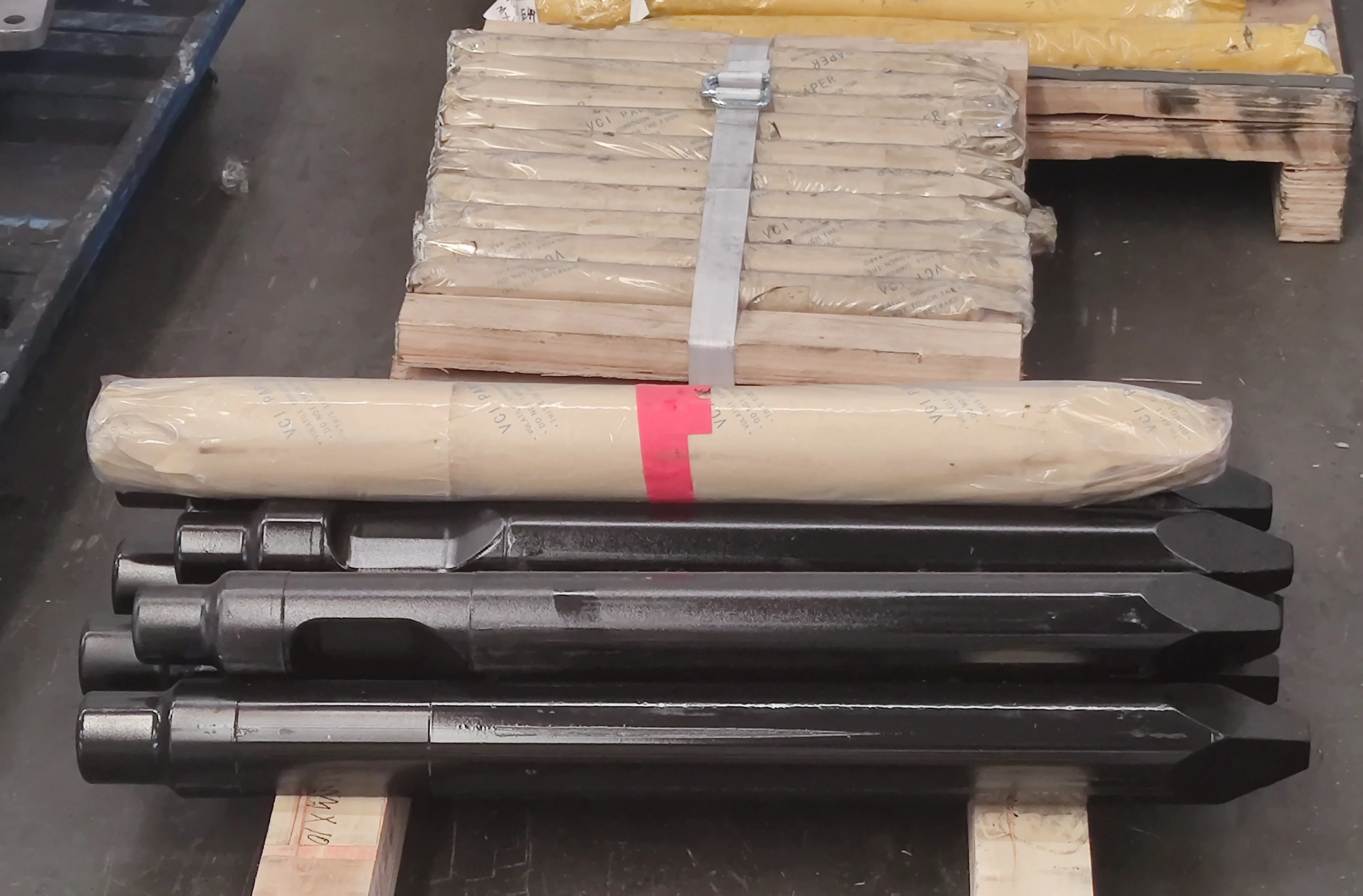 Eddie New Hydraulic Breaker Chisels Core Components Breaker Hammer for Construction and Mining Industries