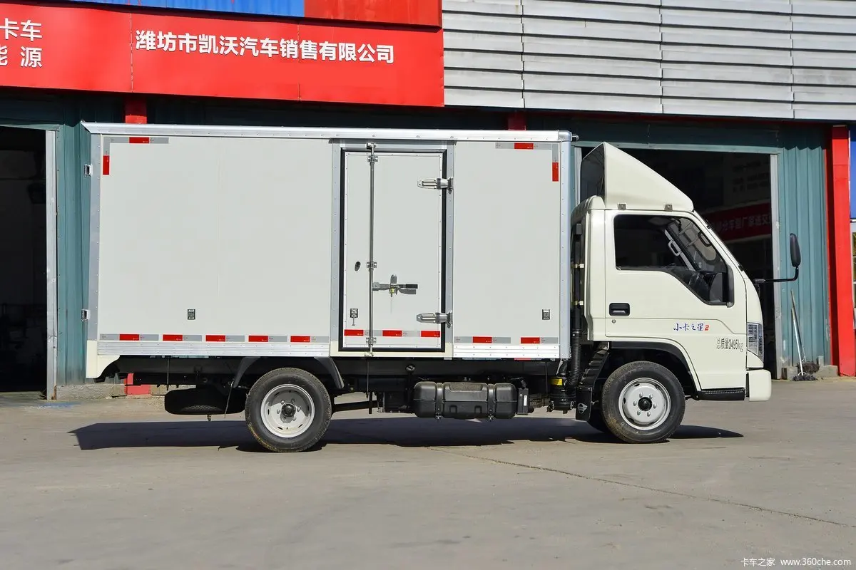 Faw Light-Weight 4*2 Refrigerated Van Body Cold Chain Fruit Vegetable Transport Cooling Box Truck New Car Features L-and Cruiser
