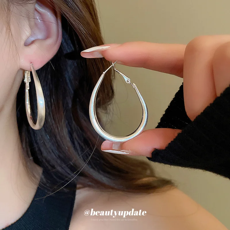 Gold electroplated silver needle oval metal hoop earrings for women cold wind personality fashion everything with